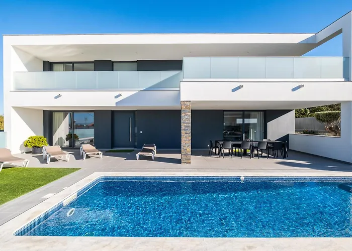 Vila Aboim - By Bedzy Guia (Faro)