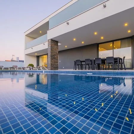 Villa Aboim - By Bedzy *